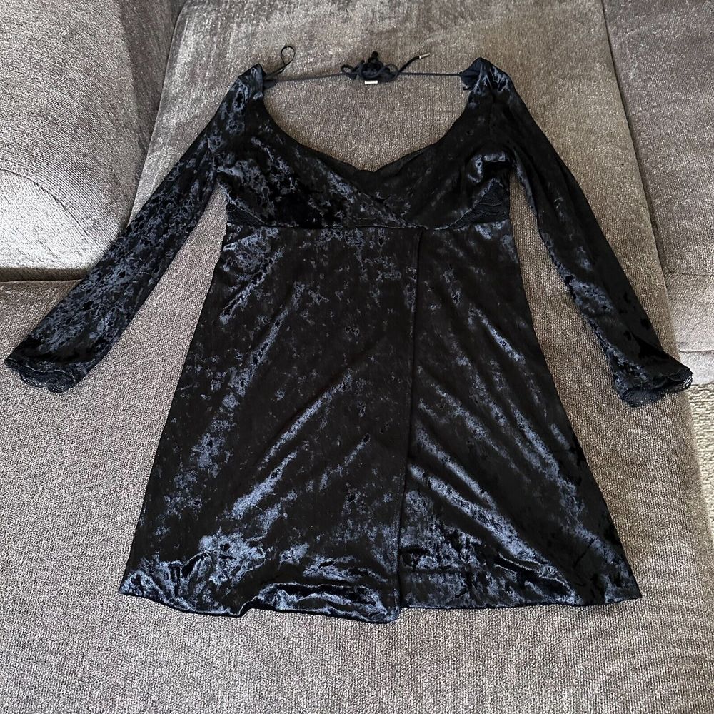 Free People Dress Womens Medium Black Kat Long Sleeve Velvet Mini Faux Wrap